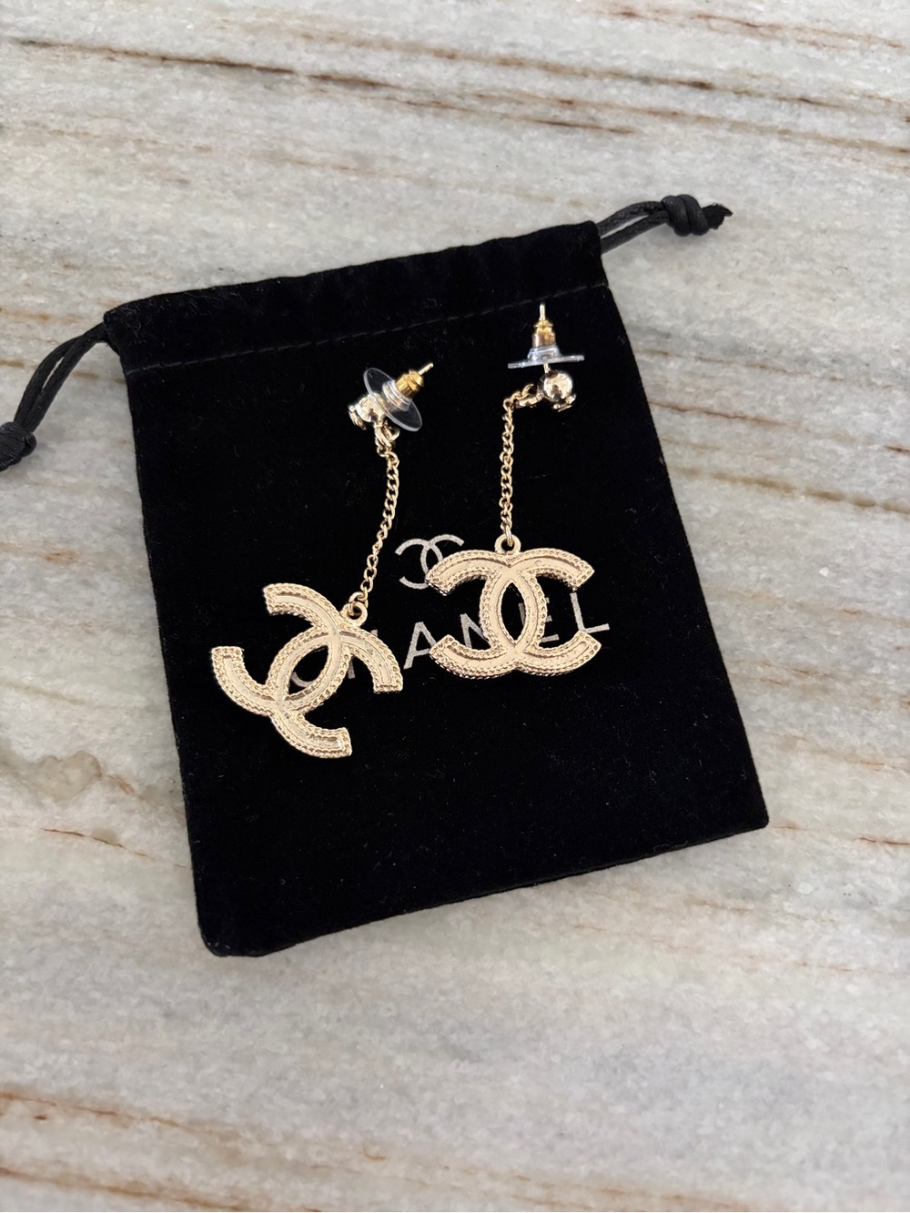 CHANEL Gold Interlocking CC Drop Earrings